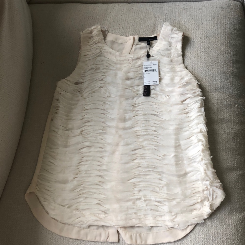 Ro and De fun texture cream top. New with tags size small